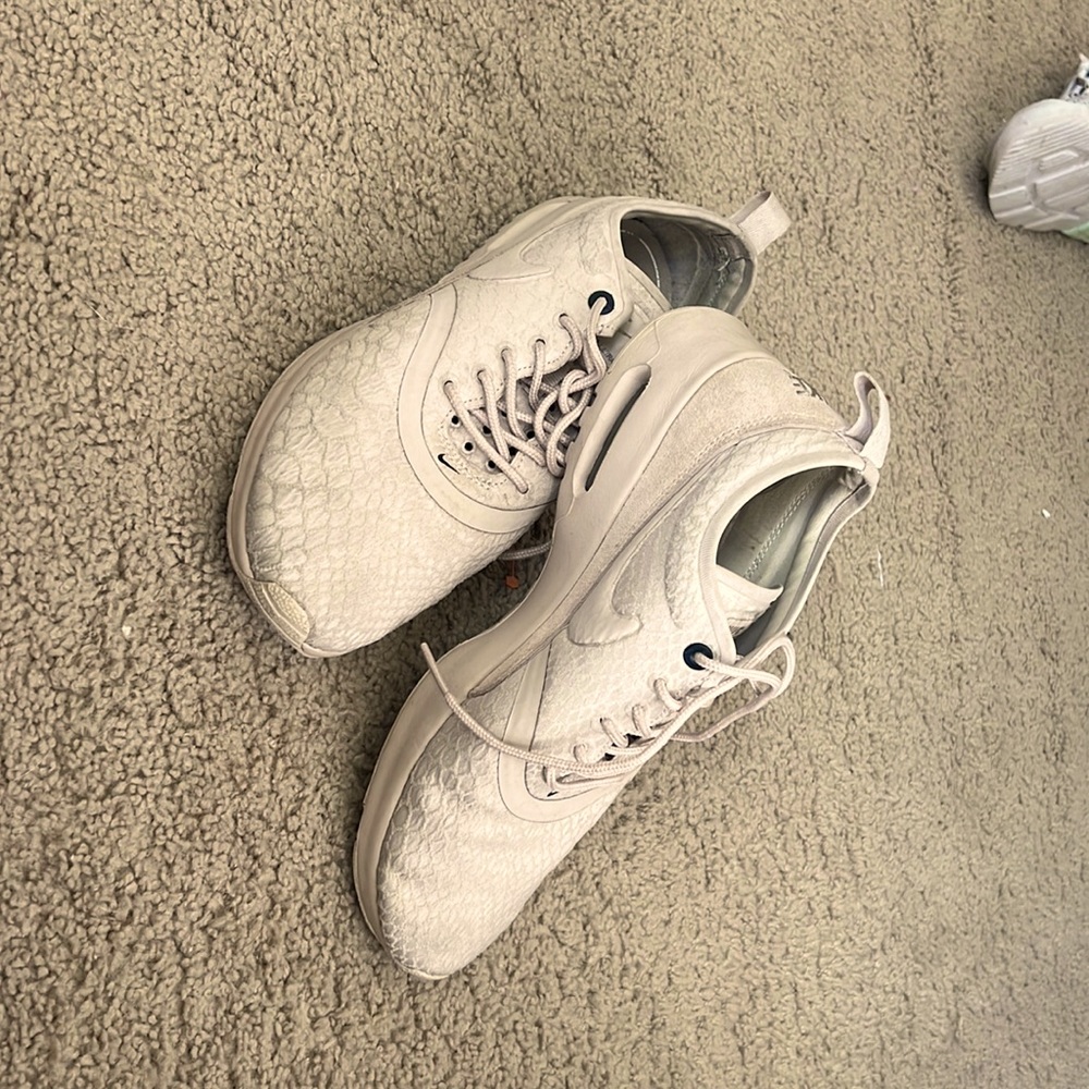 Nike air max thea snake skin embossed sneakers oatmeal color